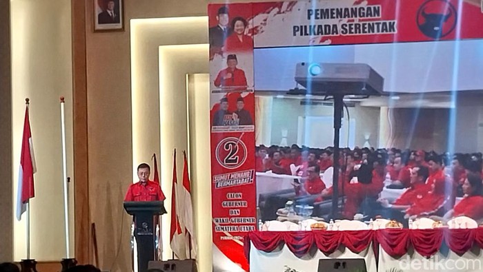 Ketua DPC PDIP Medan Hasyim saat acara Rakercabsus.