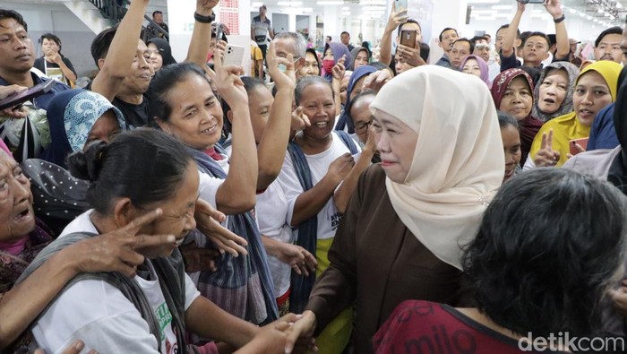 Khofifah di Pasar Legi Ponorogo