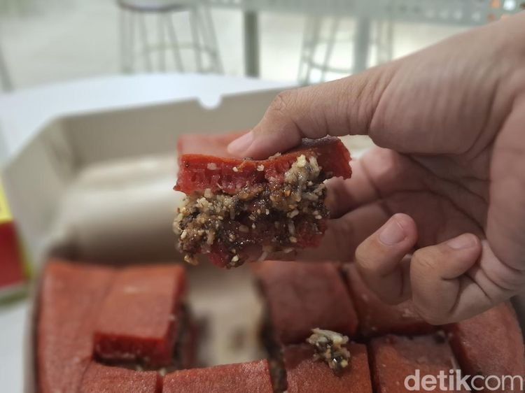 Jajan Martabak hingga Sate Kulit Telur di Jalan Sabang