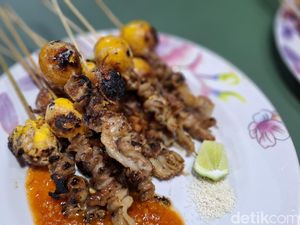 Di Jalan Sabang Ada Martabak Bangka Nikmat dan Sate Kulit Telur Legendaris