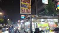 Di Jalan Sabang ada penjual martabak yang memanfaatkan mobil box untuk berjualan. Penampilannya ciamik sehingga menarik mata untuk sekadar melipir. Foto: detikcom/Diah Afrilian