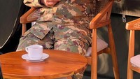 Meski tengah mengikuti kegiatan kabinet, Menteri Pendidikan Dasar dan Menengah (Mendikdasmen), Abdul Muti menyempatkan membaca.Menyempatkan membaca di sela-sela acara Retreat Kabinet Merah Putih di Magelang, kata Mendikdasmen dalam Instagramnya, Sabtu (26/10/2024).Kepala PCO mengatakan retreat di Magelang ini juga momen menjadikan seluruh jajaran kabinet saling mengenal lebih dekat. Foto: Dok. pribadi Abdul Muti/Instagram