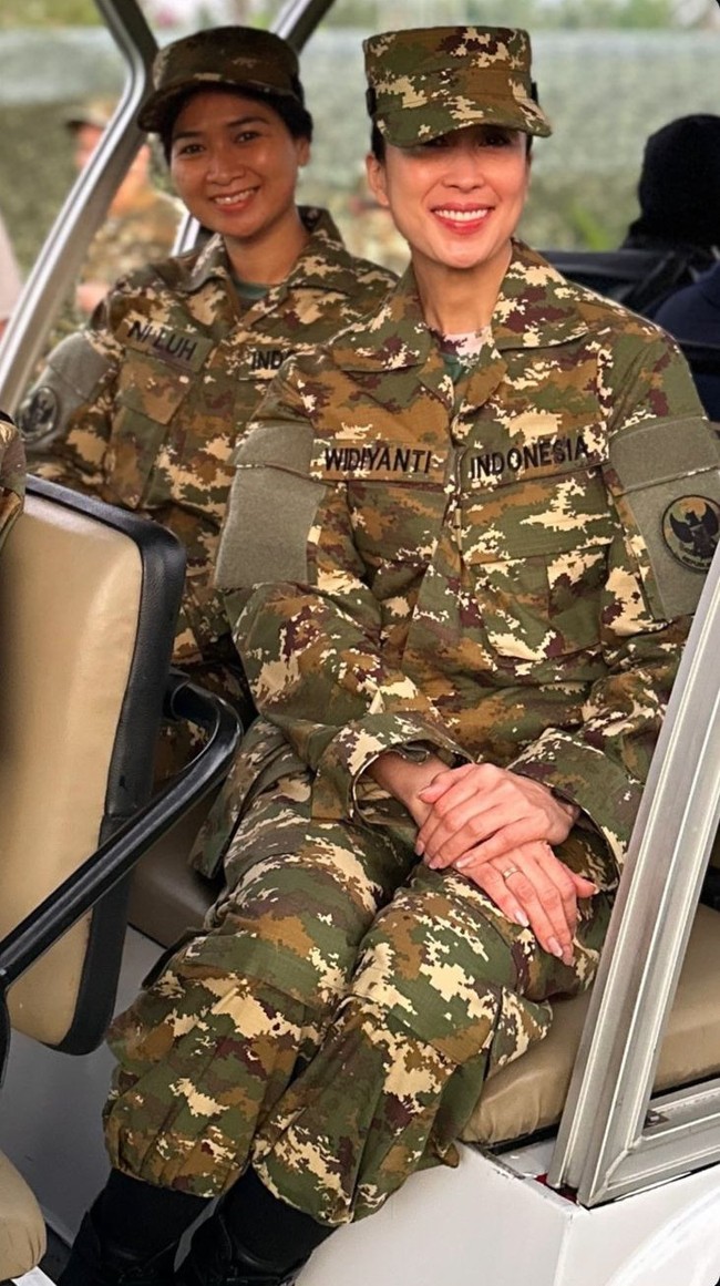 Para jajaran pejabat tinggi negara tersebut bangum sejak pukul 4 subuh untuk mendapatkan pelatihan. Foto: (Instagram/Widiyanti Putri Wardhana)