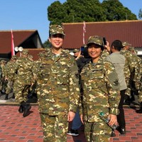 Widi juga tampak berpose hangat bersama Wakil Menteri Pariwisata, Ni Luh Puspa. Mantan jurnalis itu akan bersinergi dengan Widi dalam bekerja sebagai menteri. Foto: (Instagram/Widiyanti Putri Wardhana)