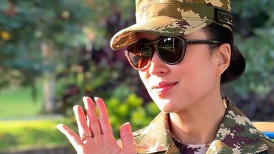 7 Gaya Menpar Widi Wardhana Berseragam Militer di Magelang, Bangun Jam 4 Subuh