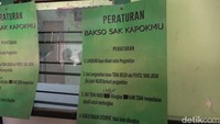 Beberapa syarat yang harus ditaati untuk menikmati menu ini, yakni bakso tidak boleh jatuh dari mangkok yang mereka pegang, pelanggan juga diwajibkan untuk makan di tempat dan tidak diperkenankan untuk membawa pulang.