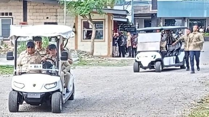 Presiden Prabowo mengecek dapur pelayanan makanan bergizi di Mageleng, Sabtu (26/10/2024).