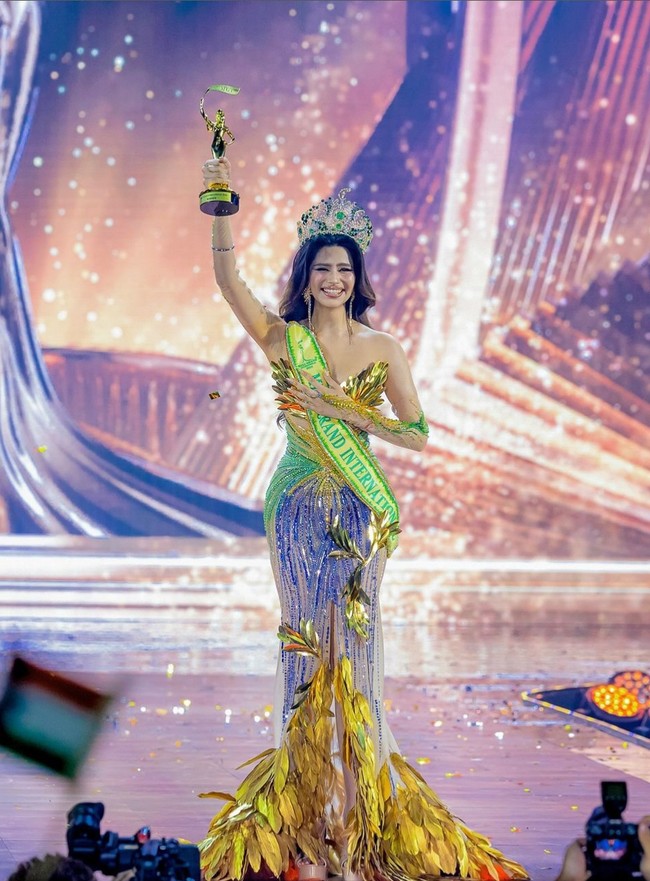 Rachel mengungkap bahwa dia memutuskan mengundurkan diri karena lingkungan yang toxic dan janji-janji yang tak juga ditepati, selasaatma menyandang gelar Miss Grand International. Foto: Instagram/@_rachelgupta