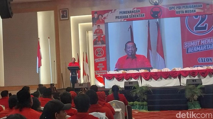 Rapidin Simbolon saat  memberikan sambutan di acara Rakercabsus Pemenangan Pilkada Serentak 2024 DPC PDIP Medan. (Foto: Finta Rahyuni/detikSumut).