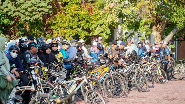 Ratusan ASN Lamongan Gowes Peringati HUT Korpri