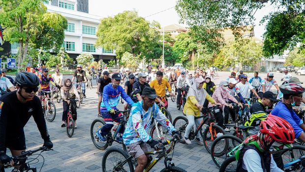 Ratusan ASN Lamongan Gowes Peringati HUT Korpri