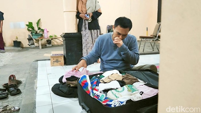 Rizal Supriadi suami almarhumah Sri
