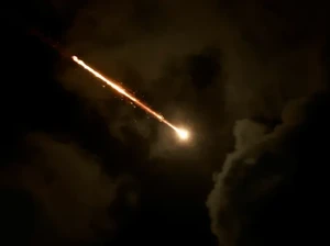 Rudal Balistik Iran Hantam Pangkalan Militer Terbesar AS di Qatar