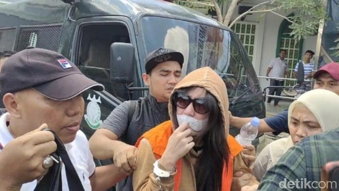 Selebgram Alnaura di Palembang.