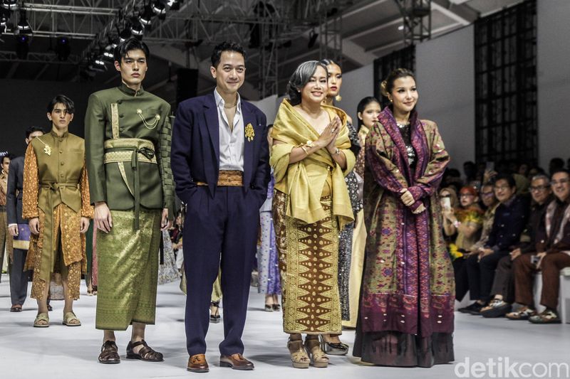 Songket Palembang Perajin Pupuk Indonesia di JFW 2025