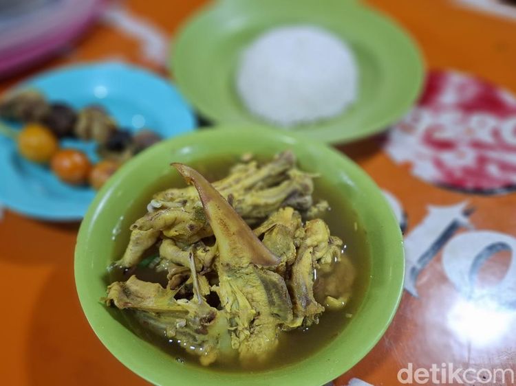 Segarnya Soto Ceker dan Ranjau Legendaris di Jalan Sabang