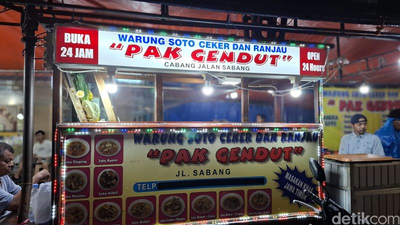 Slurrp! Nikmatnya Soto Ceker Ranjau Legendaris Racikan Pak Gendut
