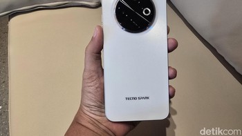 Peningkatannya signifikan banget dari Spark 20C yang kami rilis awal tahun. HP tersebut pakai Helio G36 sekarang G81. Chipset ini sudah mendukung banget untuk konsumen yang menggunakan HP untuk main game, ujar Erick. Baca artikel detikinet, Tecno Spark 30C: Spesifikasi dan Harga di Indonesia selengkapnya Foto: Adi Fida Rahman/detikINET
