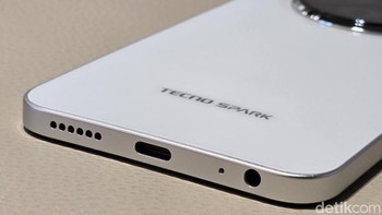 Baterai yang tersemat dalam Tecno Spark 30C berkapasitas 5.000 mAh dengan dukungan fast charging 18W.  Foto: Adi Fida Rahman/detikINET