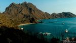 Terbius Eksotisme Pulau Padar, Paket Lengkap Trekking-Healing