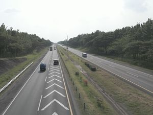 Sejumlah Mobil Pecah Ban gegara Lubang di Tol Cipali, Pengelola Buka Suara