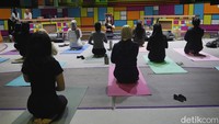 Kedelapan bagian tersebut adalah yama (pengendalian diri), niyama (tata cara diri sendiri), asana (latihan/postur tubuh), pranayama (latihan pernafasan), pratyahara (introspeksi), dharana (konsentrasi), dyana (meditasi), dan samadhi (peleburan). Foto: Tripa Ramadhan/detikHealth