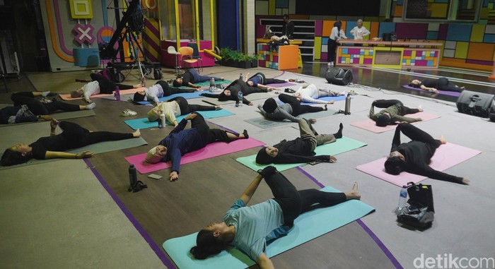 Yoga class detikHealth bersama Ohana Space, di Studio 1 Gedung Transmedia, Kamis (24/10/2024).