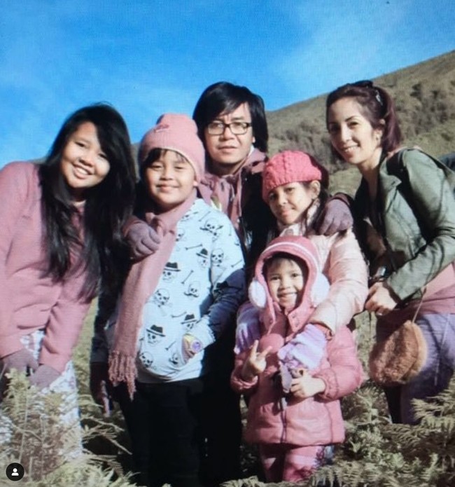 Rumah tangga Ari Lasso dan istrinya, Vitta Dessy tengah jadi sorotan. Melalui akun Instagram pribadinya musisi 51 tahun itu mengungkapkan jika dirinya dan sang istri ternyata sudah resmi bercerai sejak Februari 2024 lalu. Foto: Instagram/@ari_lasso