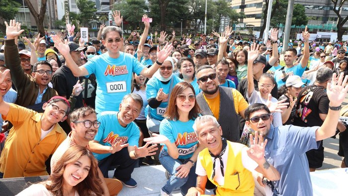Bank Mega menyemarakkan kegiatan CFD dengan menggelar Fun Walk 5K Like A Billionaire. Para peserta tampil dengan kostum layaknya miliarder.