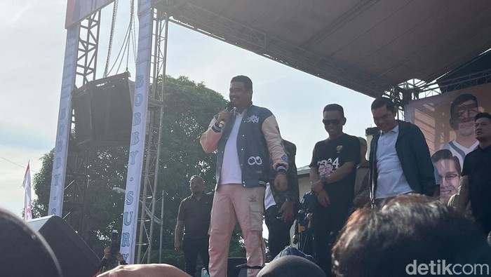 Bobby Nasution saat hadiri senam pagi di Kecamatan Medan Area (Kartika Sari/detikcom)