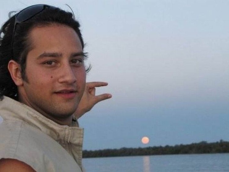 Bukannya Keren, Deretan Foto Selfie Ini Malah Terlihat Kocak Agar eksis, foto selfie kapan dan di manapun sudah seperti sebuah keharusan. Namun deretan foto selfie ini bukannya tampak keren, malah terlihat kocak.