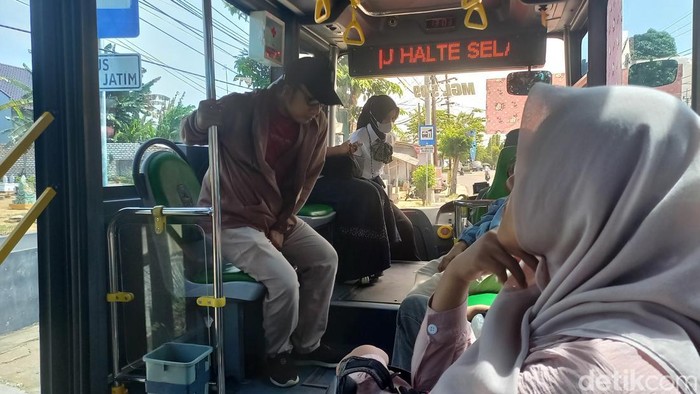 Bus Trans Jatim rute Bangkalan-Surabaya.
