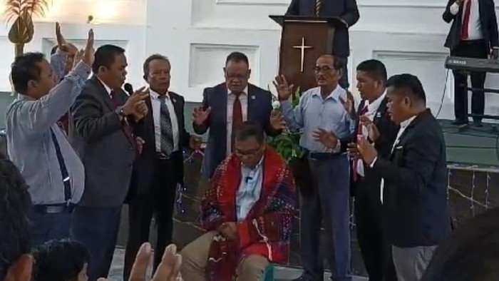 Cabup Deli Serdang Asri Ludin Tambunan diduga berkampanye di rumah ibadah