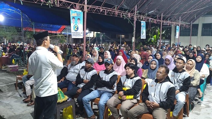Calon bupati Soppeng nomor urut 2 Suwardi Haseng saat berkampanye di Desa Rompegading.