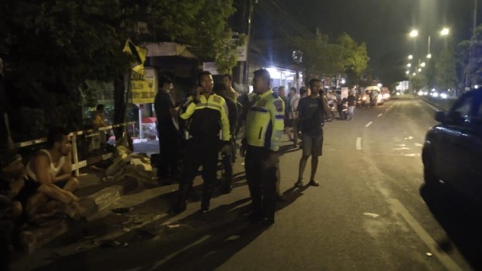 Caption: Evakuasi kecelakaan tunggal yang terjadi di Pedurungan, Kota semarang, Minggu (27/10/2024).