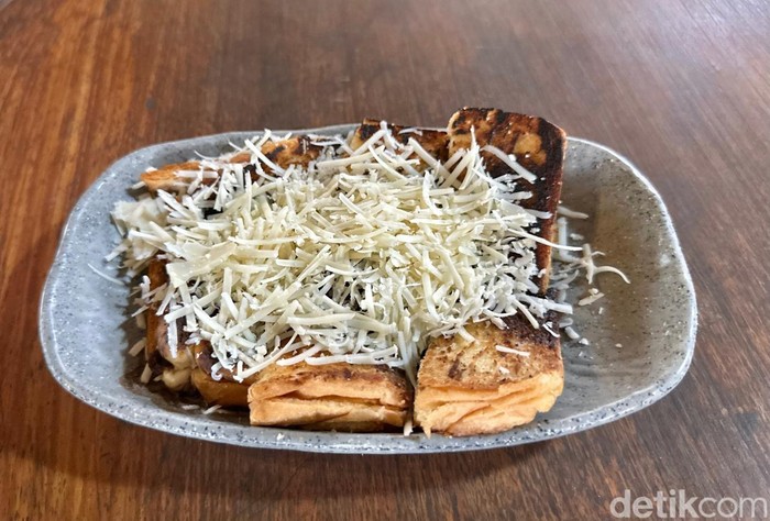 Coffee Shop ala Rumah Joglo Ini Punya Kopi Lemon yang Segar
