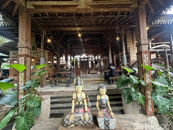 Coffee Shop ala Rumah Joglo Ini Punya Kopi Lemon yang Segar