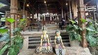 Kalau mencari tempat makan atau tempat nongkrong yang sejuk dan asri, bisa melipir sedikit ke daerah Sawangan. Ada Joglo Teduh sebagai pilihan. Foto: Detikcom / Atiqa Rana