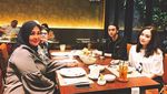 Ini Pose Keren Dimas Andrean saat Menikmati Kopi Favorit