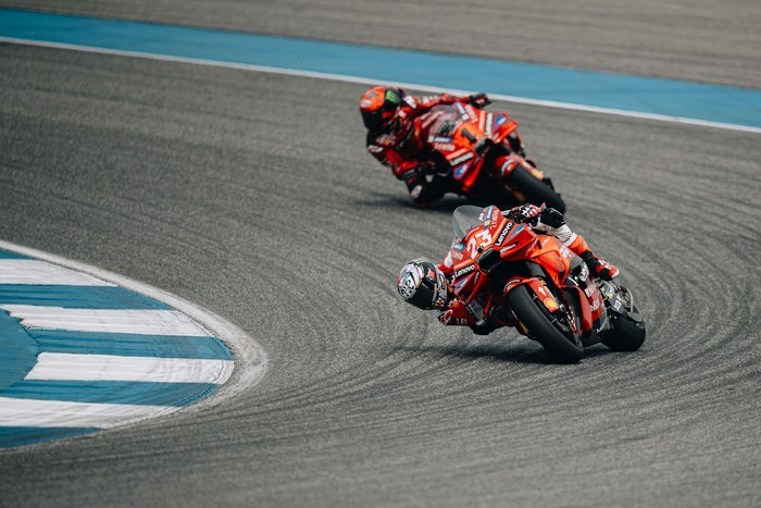 Enea Bastianini dan Francesco Bagnaia di MotoGP Thailand 2024