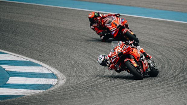 Enea Bastianini dan Francesco Bagnaia di MotoGP Thailand 2024