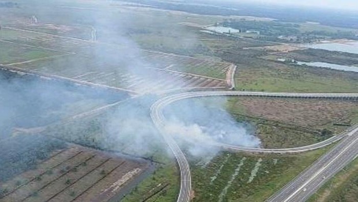 Foto udara karhutla yang terjadi di sekitar Tol Palindra dan saat ini sudah dipadamkan.