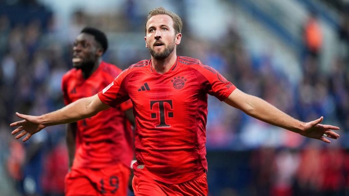 BOCHUM, GERMANY - OCTOBER 27: Harry Kane of Bayern Munich celebrates scoring his teams third goal during the Bundesliga match between VfL Bochum 1848 and FC Bayern München at Vonovia Ruhrstadion on October 27, 2024 in Bochum, Germany. (Photo by F. Noever/FC Bayern via Getty Images)