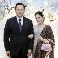 Jangan lupakan Annisa Pohan ketika mencari inspirasi berkebaya. Gaya Annisa Pohon ini cocok untuk pergi kondangan yang akan membuat penampilan lebih terlihat elegan dan berkelas. Foto: dok. Instagram @annisapohan