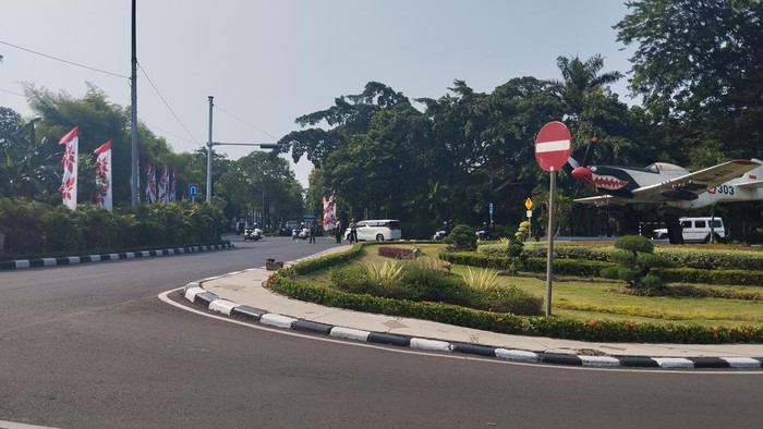 Iring-iringan Prabowo keluar dari Lanud Halim (Fawdi/detikcom)