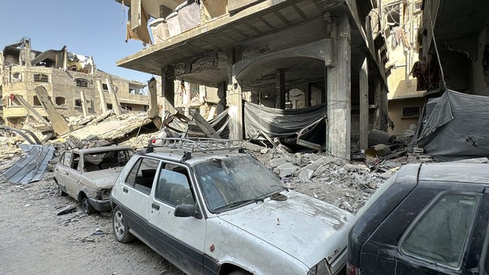 Palestinians view the damage after Israeli forces withdrew from the area around Kamal Adwan hospital, amid the ongoing Israel-Hamas conflict, in Jabalia, in the northern Gaza Strip October 26, 2024. REUTERS/Stringer