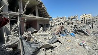 Kawasan ini porak poranda dibombardir Israel.