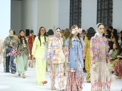 Aleza, Hameeda, Kami. hingga Nadjani, Pamer Koleksi New York di JFW 2025