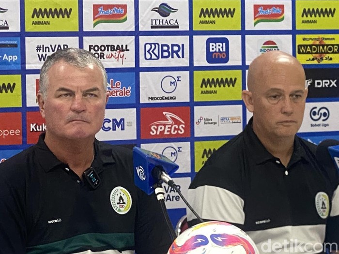Jumpa pers PSS Sleman usai menhadapi Persita di Stadion Manahan Kota Solo, Minggu (27/10/2024).