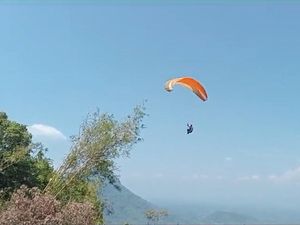 Keindahan Puncak Bukit Gatan di Musi Rawas, Jadi Spot Latihan Paralayang